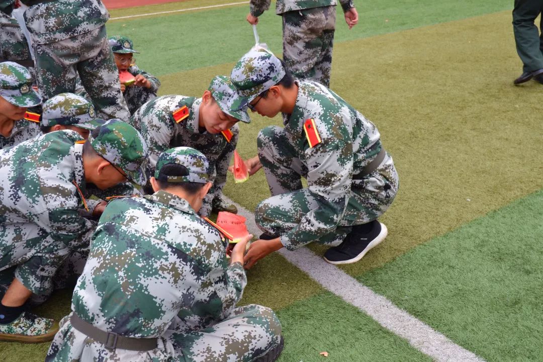 吃西瓜.jpg 吃西瓜.jpg