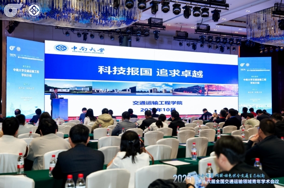 图片包含 室内, 人, 大, 建筑AI 生成的内容可能不正确。